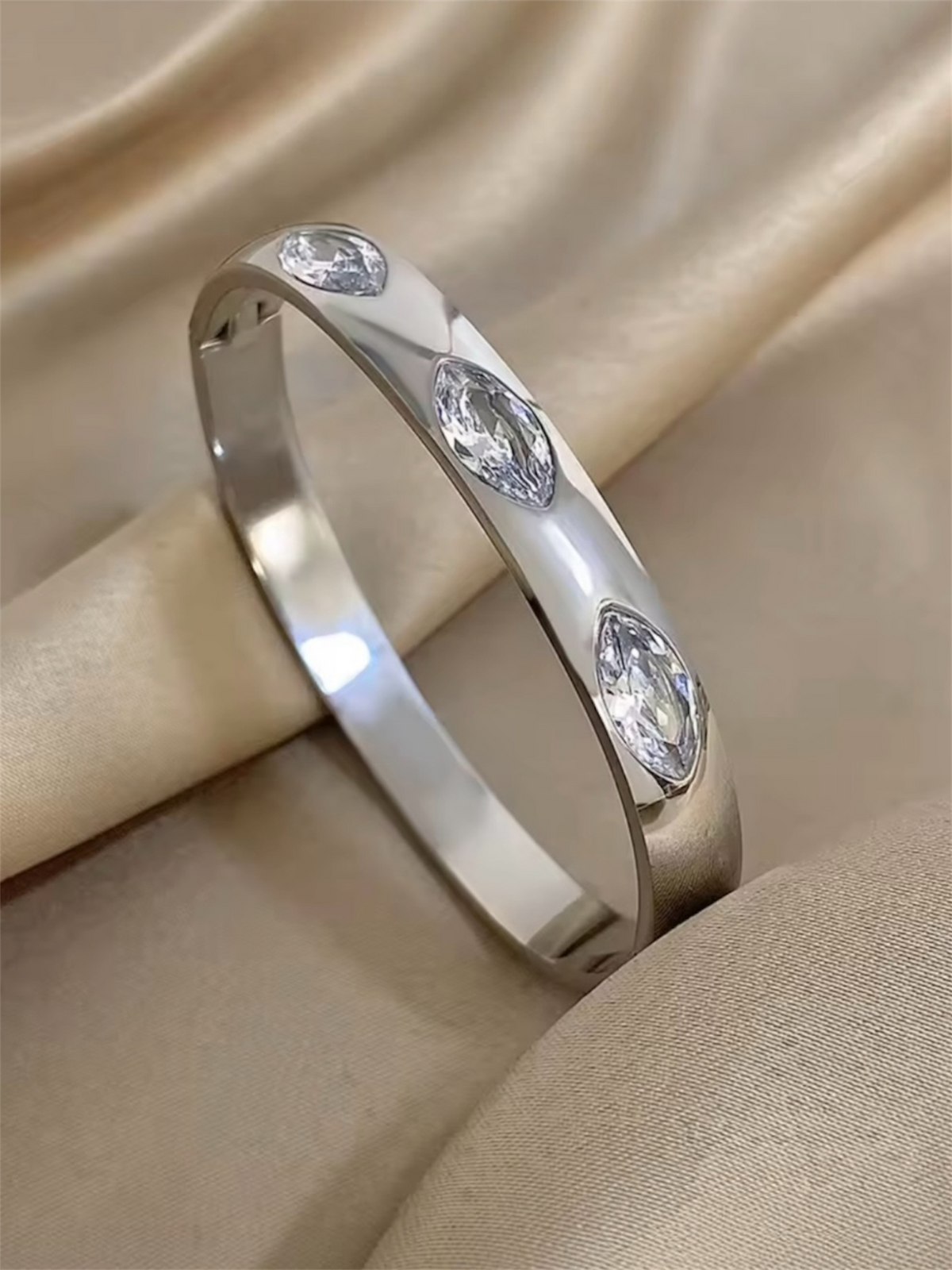 Eva Bangle