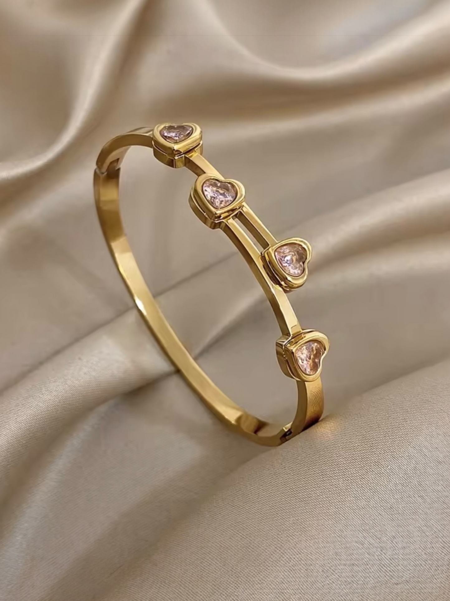 Ava Bangle