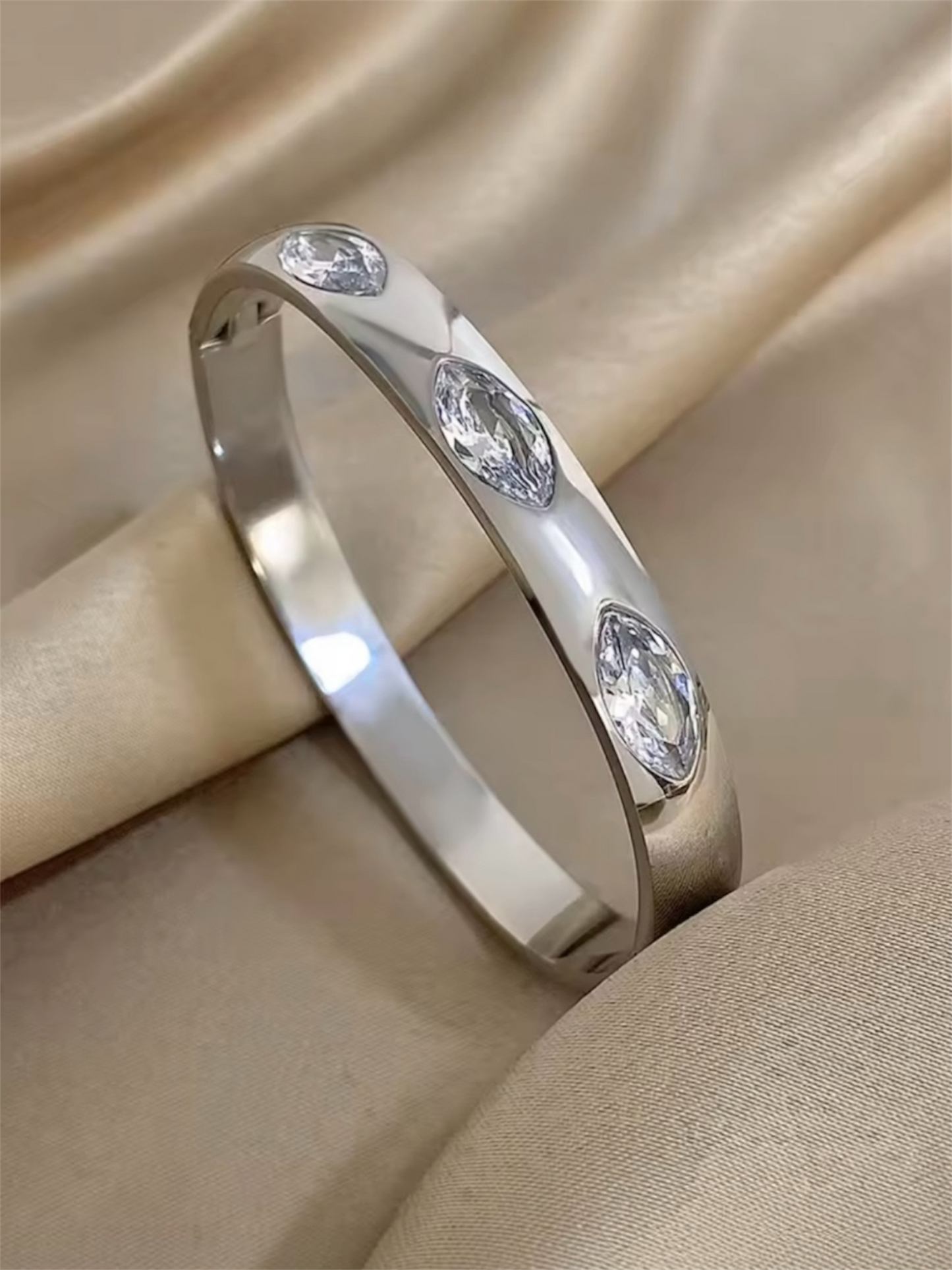 Eva Bangle